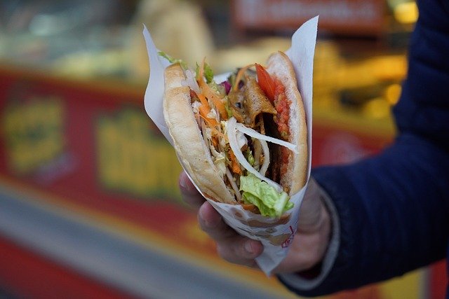 Döner ist nicht gleich Döner – warum nach deutschem Lebensmittelrecht schon seit Jahren nicht mehr jeder türkische Drehspieß Döner heißen darf?